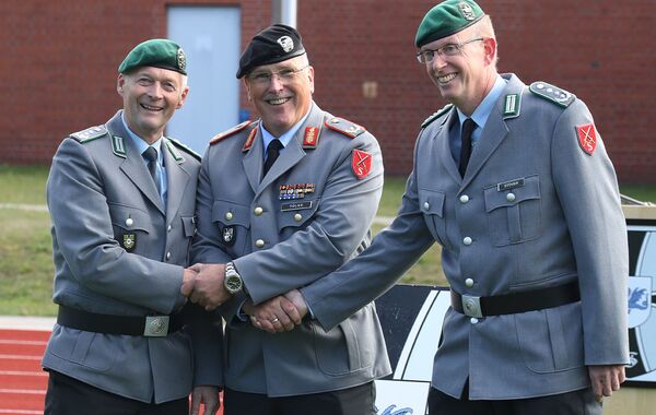 Übergabe der Dienstgeschäfte durch Brigadegeneral Tölke