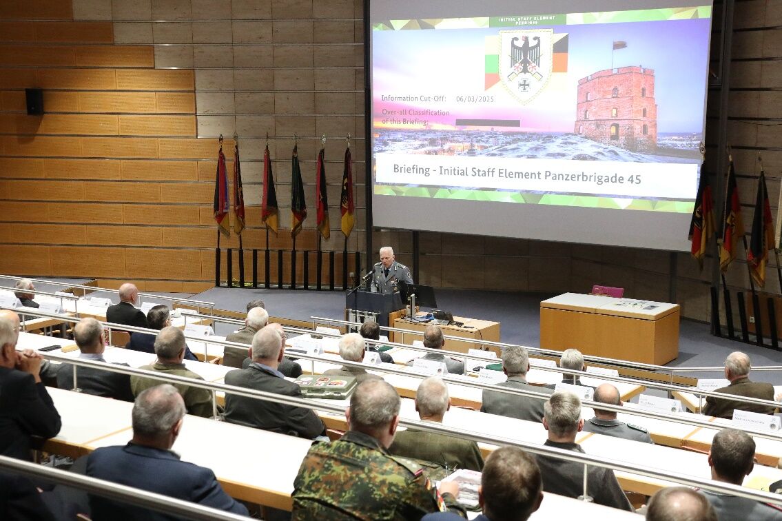 Stellvertretender Kommandeur der Panzerbrigade 45, Oberst André Hastenrath